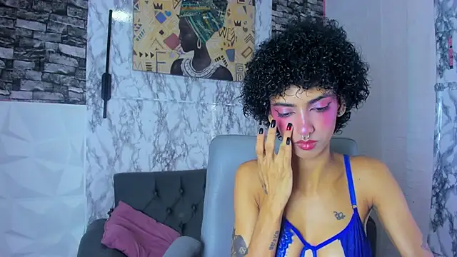 Snapshot of Queen_Cuarxxo chatting on 06.25.26 Queen Cuarxxo online show from 06.25.26