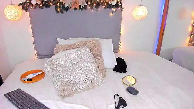 MeganCherryy online show from 12.18.24