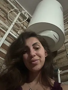 EmaSkyes online show from 09.28.25