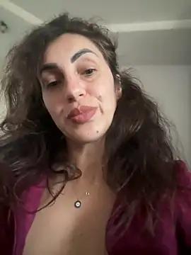 EmaSkyes online show from 10.30.25