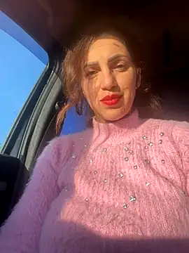 EmaSkyes online show from 11.22.25