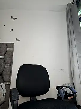 Snapshot of aurelialux chatting on 12.17.25 aurelialux online show from 12.17.25