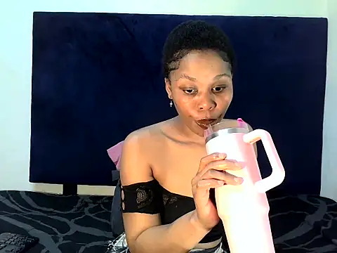 Snapshot of ReginaStar16 chatting on 09.17.25 ReginaStar16 online show from 09.17.25