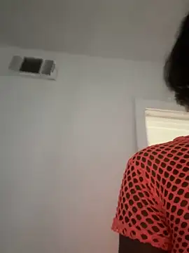 Snapshot of honeybrow chatting on 12.23.24 honeybrow online show from 12.23.24