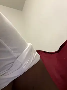 Snapshot of honeybrow chatting on 01.09.25 honeybrow online show from 01.09.25