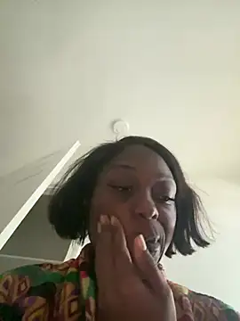 Snapshot of honeybrow chatting on 01.11.25 honeybrow online show from 01.11.25