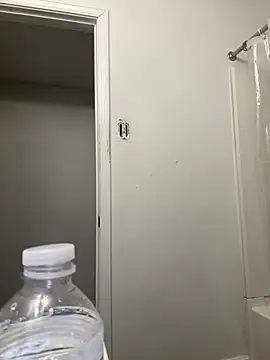 Snapshot of honeybrow chatting on 01.16.25 honeybrow online show from 01.16.25