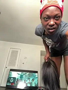 Snapshot of honeybrow chatting on 02.13.25 honeybrow online show from 02.13.25