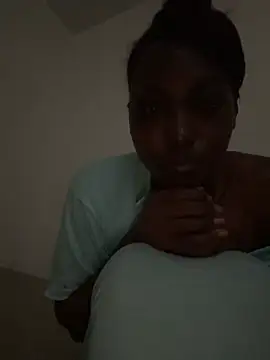 Snapshot of honeybrow chatting on 03.02.25 honeybrow online show from 03.02.25