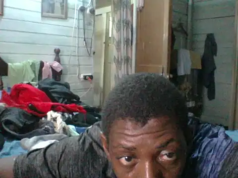 Snapshot of PELOVER chatting on 10.05.25 PELOVER online show from 10.05.25