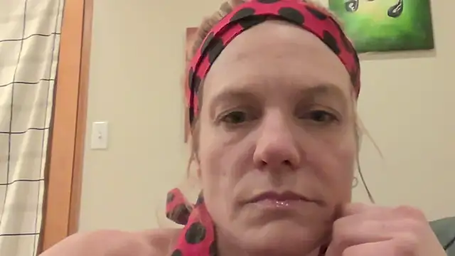 Snapshot of AddieAssets chatting on 11.12.25 AddieAssets online show from 11.12.25