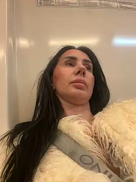 Snapshot of AnaRhodes chatting on 03.10.25 AnaRhodes online show from 03.10.25