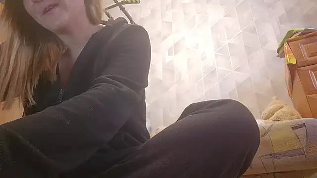 EstrellaWalters online show from 04.24.26