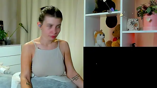 Snapshot of callmetori chatting on 12.23.24 callmetori online show from 12.23.24