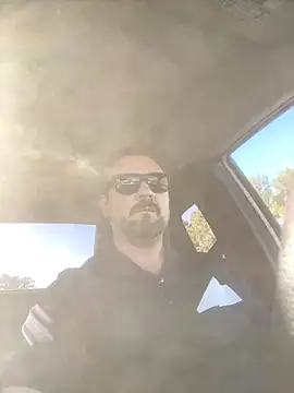 Snapshot of Thehandyman420 chatting on 11.10.25 Thehandyman420 online show from 11.10.25