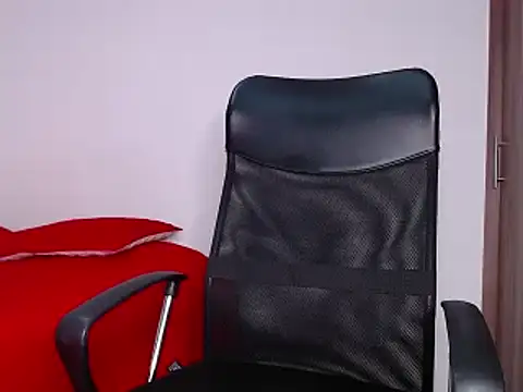 Snapshot of roman_muscle chatting on 02.07.25 roman muscle online show from 02.07.25