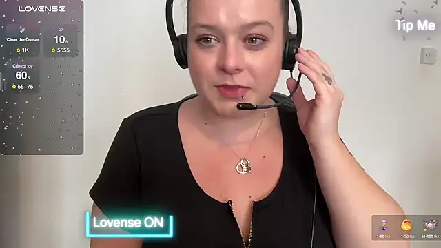 Snapshot of NaughtyWifeUK chatting on 12.02.24 NaughtyWifeUK online show from 12.02.24