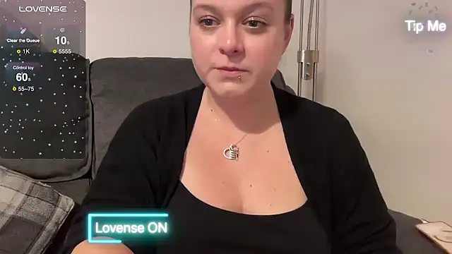 Snapshot of NaughtyWifeUK chatting on 12.04.24 NaughtyWifeUK online show from 12.04.24