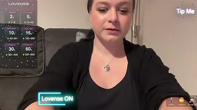 Snapshot of NaughtyWifeUK chatting on 12.06.24 NaughtyWifeUK online show from 12.06.24