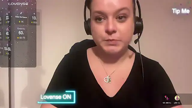 Snapshot of NaughtyWifeUK chatting on 12.29.24 NaughtyWifeUK online show from 12.29.24