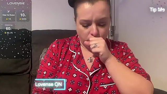 Snapshot of NaughtyWifeUK chatting on 12.29.24 NaughtyWifeUK online show from 12.29.24