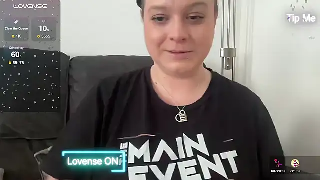 Snapshot of NaughtyWifeUK chatting on 02.07.25 NaughtyWifeUK online show from 02.07.25