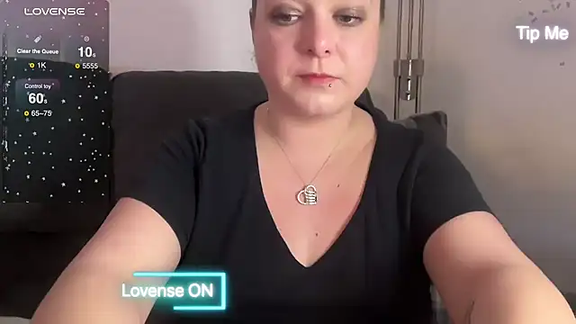 Snapshot of NaughtyWifeUK chatting on 02.08.25 NaughtyWifeUK online show from 02.08.25