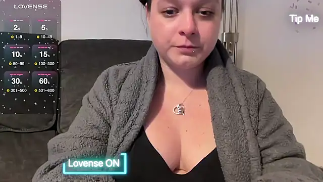 Snapshot of NaughtyWifeUK chatting on 02.16.25 NaughtyWifeUK online show from 02.16.25