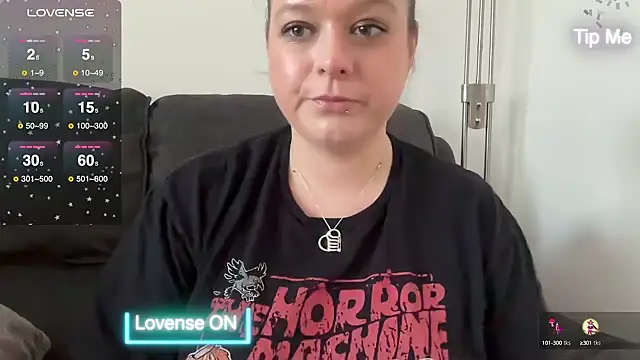 Snapshot of NaughtyWifeUK chatting on 02.27.25 NaughtyWifeUK online show from 02.27.25