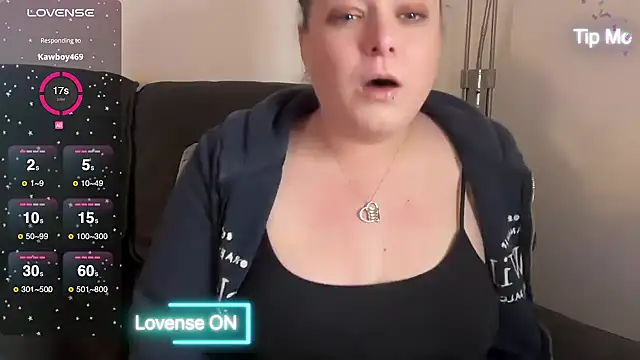 Snapshot of NaughtyWifeUK chatting on 03.05.25 NaughtyWifeUK online show from 03.05.25