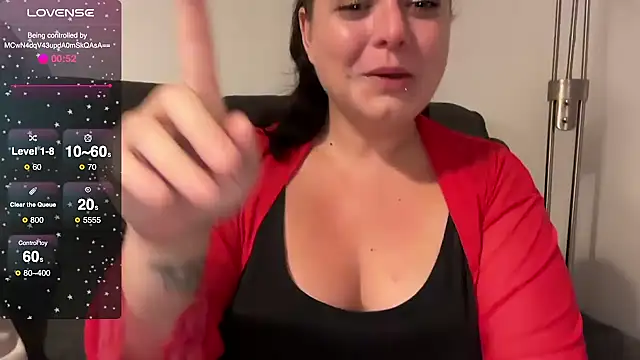 Snapshot of NaughtyWifeUK chatting on 09.21.25 NaughtyWifeUK online show from 09.21.25