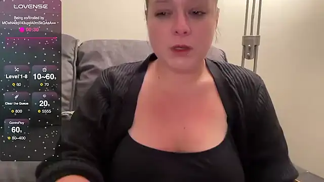 Snapshot of NaughtyWifeUK chatting on 09.24.25 NaughtyWifeUK online show from 09.24.25