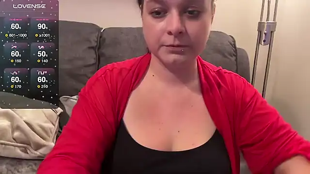 Snapshot of NaughtyWifeUK chatting on 11.14.25 NaughtyWifeUK online show from 11.14.25