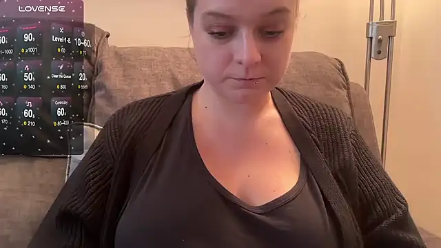 Snapshot of NaughtyWifeUK chatting on 12.05.25 NaughtyWifeUK online show from 12.05.25