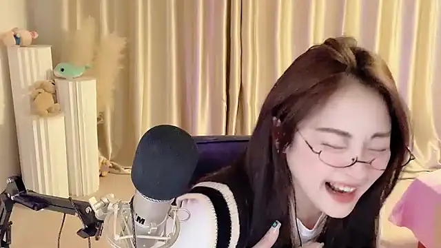 Daisy-77 online show from 02.28.25