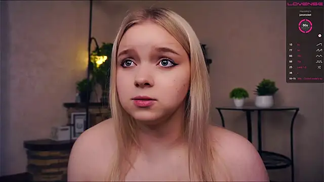 ZaraCreedon online show from 03.10.25