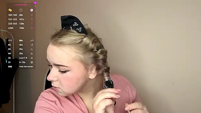 ZaraCreedon online show from 03.04.26