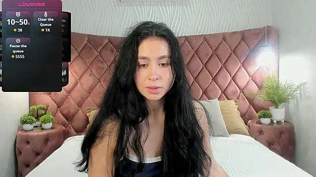 Snapshot of Mile_Madeline chatting on 10.02.25 Mile Madeline online show from 10.02.25