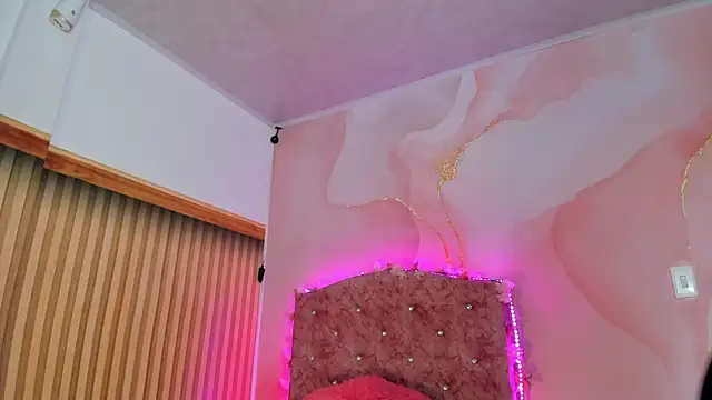 Daisy  rose online show from 09.09.25