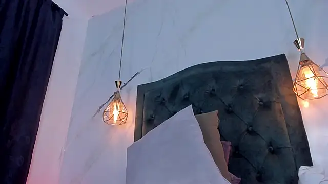 Snapshot of annyvans chatting on 12.16.25 annyvans online show from 12.16.25