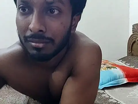 Snapshot of HunkyAriyan chatting on 12.17.25 HunkyAriyan online show from 12.17.25