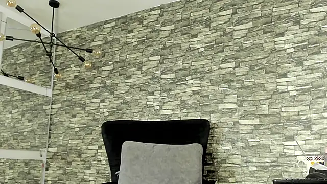 Snapshot of alondrabigtits chatting on 11.21.25 alondrabigtits online show from 11.21.25