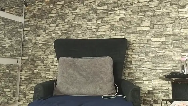 Snapshot of alondrabigtits chatting on 11.22.25 alondrabigtits online show from 11.22.25