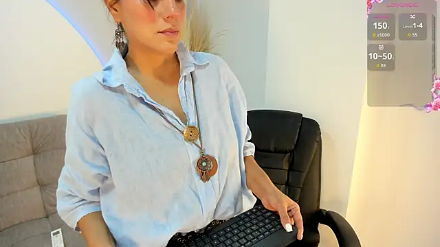 Snapshot of Ada_Monroe10 chatting on 09.24.25 Ada Monroe10 online show from 09.24.25