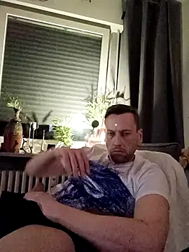 Snapshot of Jastra chatting on 11.12.25 Jastra online show from 11.12.25