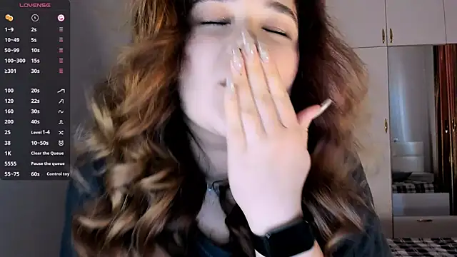 Snapshot of July_Slowdive chatting on 01.28.25 July Slowdive online show from 01.28.25