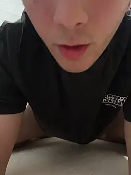 Snapshot of doraysl chatting on 04.05.26 doraysl online show from 04.05.26