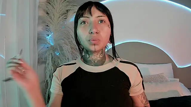 Evangeline bell online show from 10.28.25