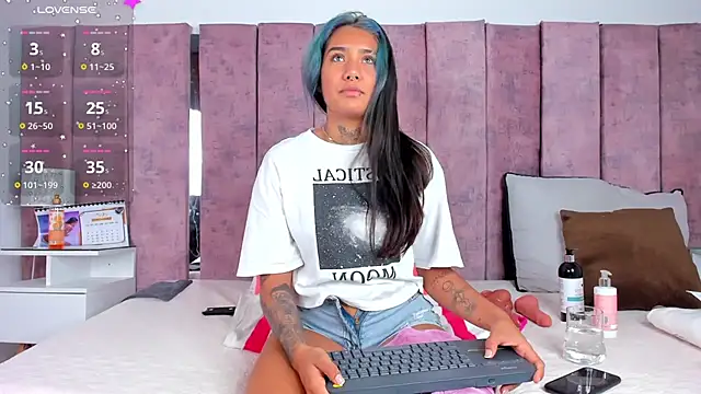 AshlieRoberts online show from 02.15.25