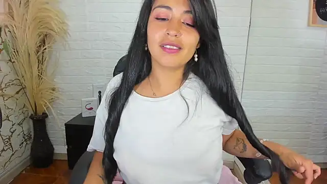 Snapshot of Aisha_09 chatting on 02.13.25 Aisha 09 online show from 02.13.25